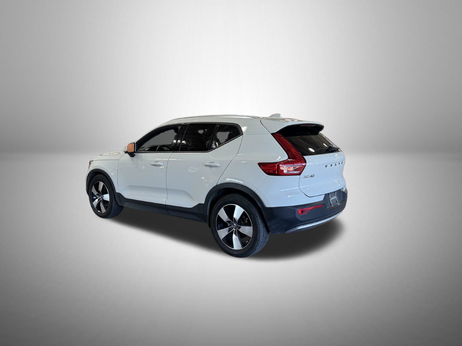 Used 2019 Volvo XC40 T5 Momentum AWD/4WD image 2