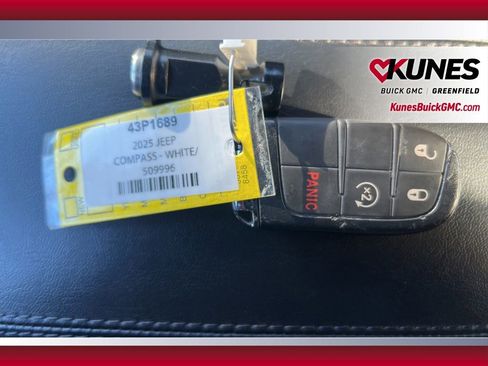 Used 2025 Jeep Compass Limited image 41