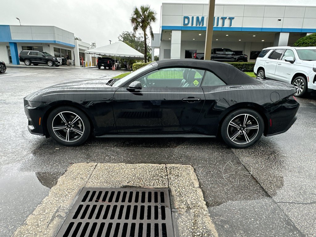 Used 2025 Ford Mustang Premium RWD image 8