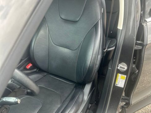 Used 2018 Ford Edge Titanium w/ Equipment Group 301A FWD image 5