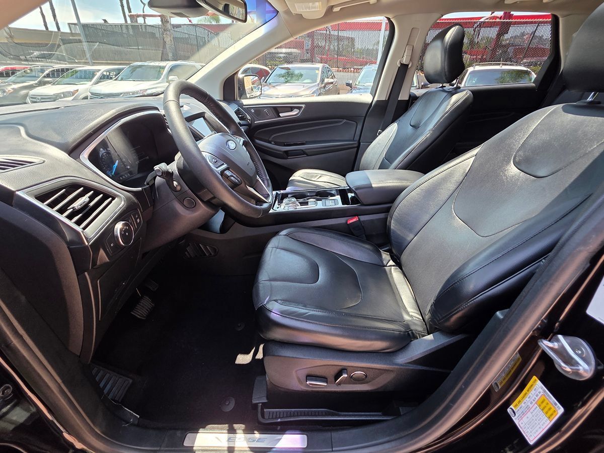Used 2019 Ford Edge Titanium w/ Equipment Group 301A FWD image 22