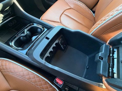 Certified 2024 Chrysler Pacifica Pinnacle image 23