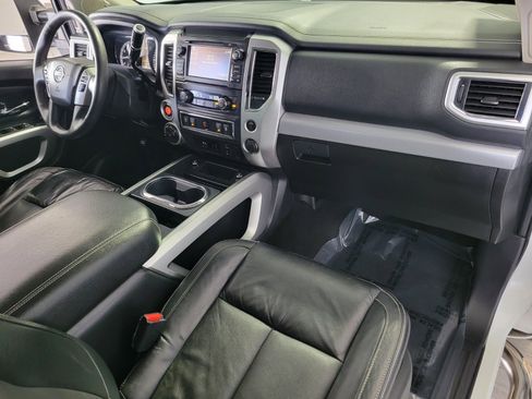 Used 2017 Nissan Titan PRO-4X w/ Pro-4x Convenience Package image 16