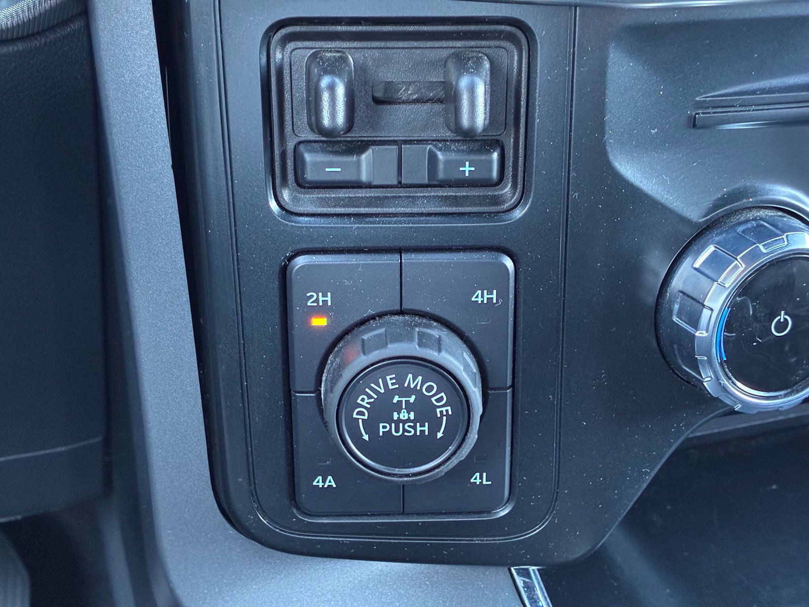 Used 2025 Ford F150 Lariat w/ Equipment Group 501A Mid AWD/4WD image 19