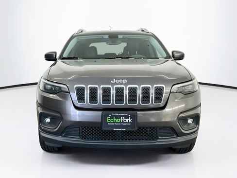 Used 2019 Jeep Cherokee Latitude Plus w/ Comfort/Convenience Group AWD/4WD image 2