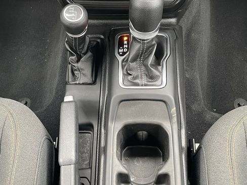 Used 2025 Jeep Gladiator Sport AWD/4WD image 21
