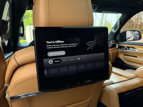 Used 2022 Jeep Grand Wagoneer Series III w/ Rear Seat Video Group 1 image 34