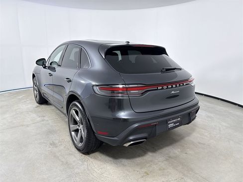 Certified 2025 Porsche Macan image 3