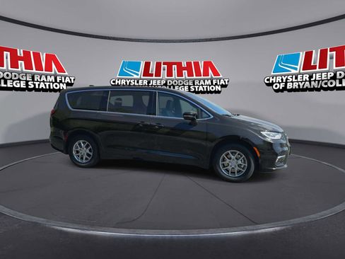 New 2026 Chrysler Pacifica Select image 9