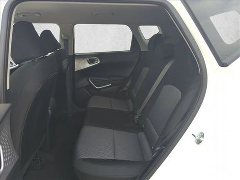 Used 2024 Kia Soul LX w/ Option Group 015 image 17