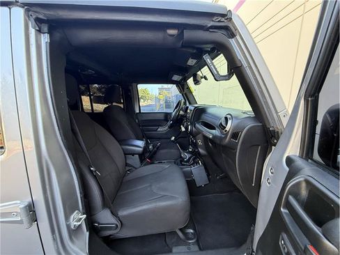 Used 2017 Jeep Wrangler Unlimited Sport w/ Quick Order Package 23S AWD/4WD image 13