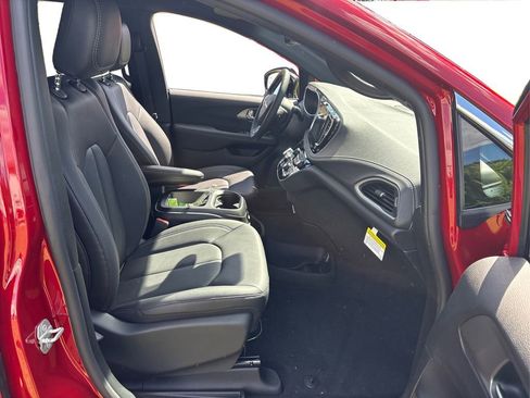 New 2026 Chrysler Pacifica Select image 19