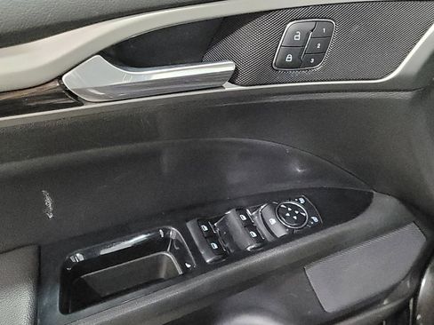 Used 2013 Ford Fusion Energi SE FWD image 27