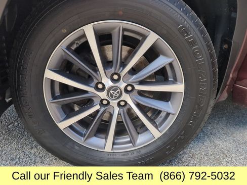 Used 2018 Toyota Highlander XLE AWD/4WD image 29