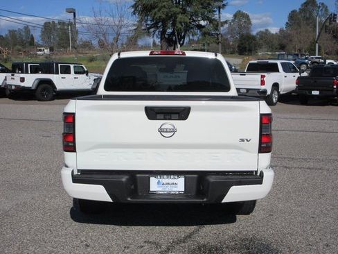 Used 2024 Nissan Frontier SV image 6