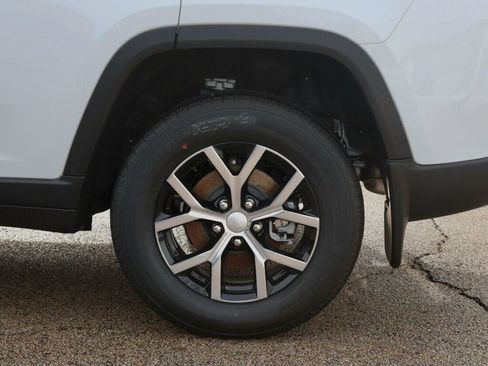 New 2025 Jeep Grand Cherokee Limited w/ MOPAR Finishing Package image 16