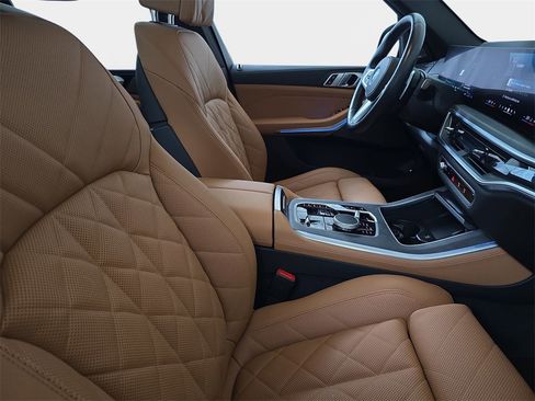 Used 2025 BMW X5 xDrive50e w/ M Sport Package image 11