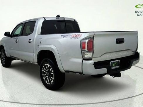 Used 2022 Toyota Tacoma TRD Sport w/ Technology Package AWD/4WD image 5