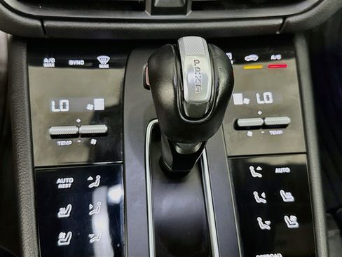 Used 2023 Porsche Macan AWD/4WD image 18