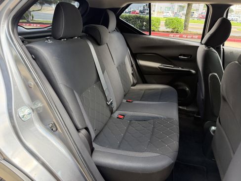 Used 2018 Nissan Kicks SV FWD image 14