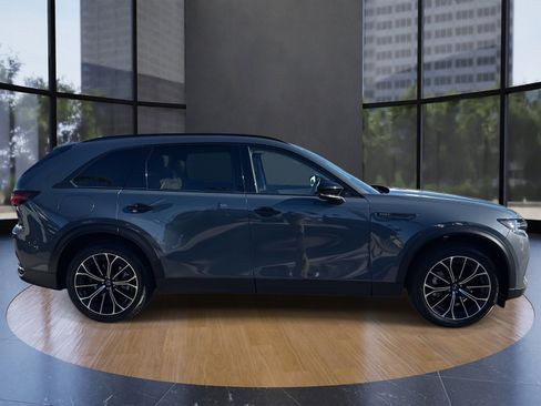 Used 2025 MAZDA CX-70 Plug-In Hybrid w/ Premium Pkg image 2