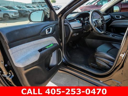 Used 2024 Jeep Compass Latitude AWD/4WD image 28