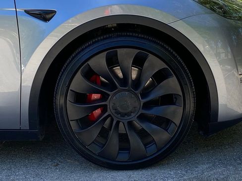 Used 2025 Tesla Model Y Performance AWD/4WD image 8