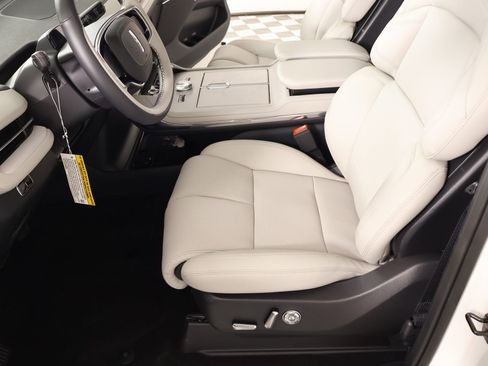 New 2026 Lincoln Navigator Premiere AWD/4WD image 11