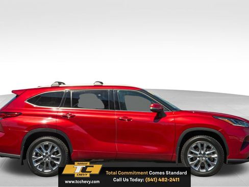 Used 2022 Toyota Highlander Limited AWD/4WD image 5