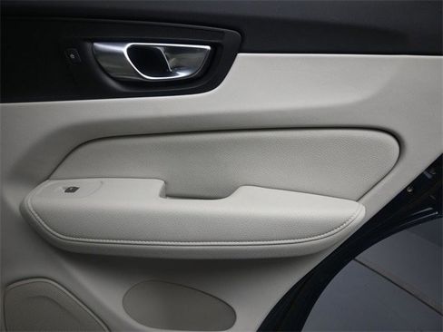 Certified 2022 Volvo XC60 B5 Momentum w/ Climate Package image 29