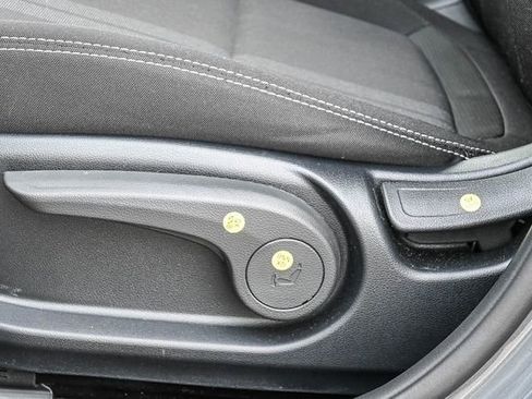 Certified 2025 Hyundai Venue SEL FWD image 24