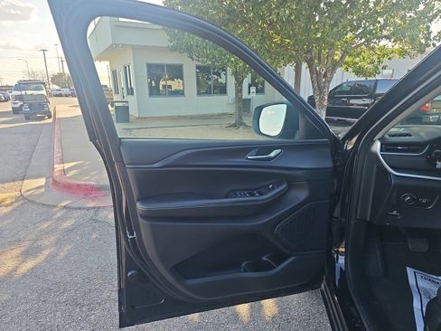 Used 2023 Jeep Grand Cherokee L Laredo AWD/4WD image 12
