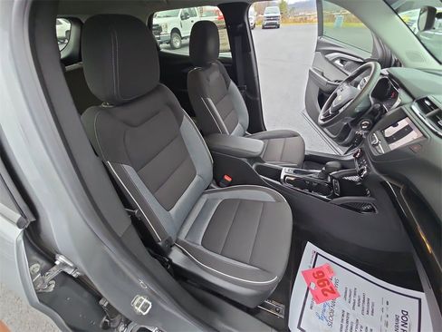 Used 2023 Chevrolet TrailBlazer LS image 29