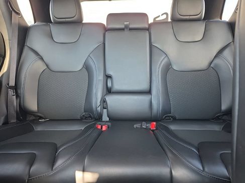 Used 2020 Jeep Cherokee Latitude Plus w/ Cold Weather Group FWD image 20