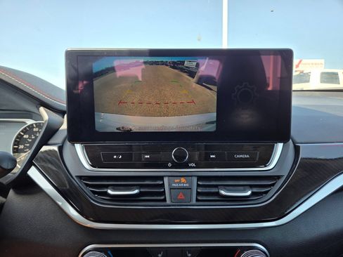 Used 2025 Nissan Altima 2.5 SR w/ SR Premium Package FWD image 11
