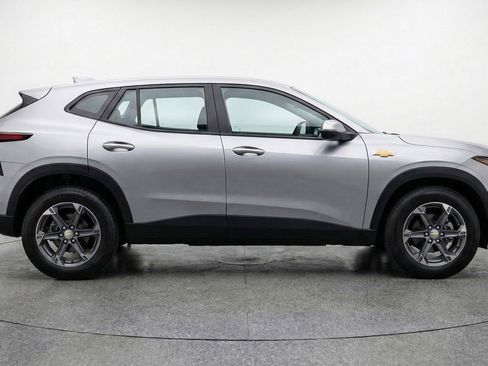 Used 2025 Chevrolet Blazer LT image 11