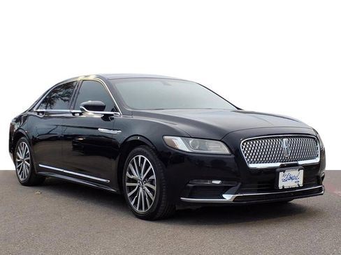 Used 2017 Lincoln Continental Select image 1