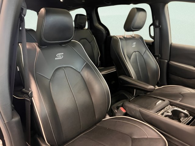 Used 2025 Chrysler Pacifica Limited FWD image 30