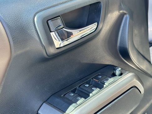 Used 2019 Toyota Tacoma Limited image 15