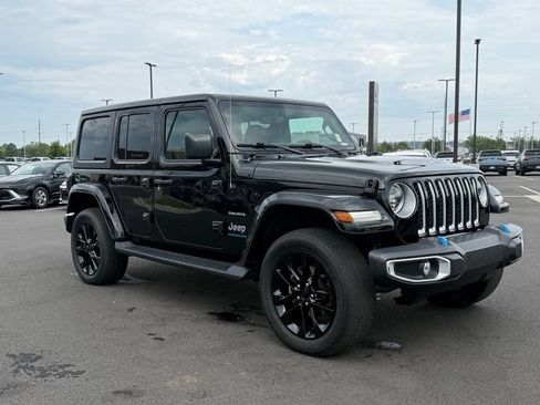 Used 2023 Jeep Wrangler Unlimited Sahara w/ Cold Weather Group AWD/4WD image 3