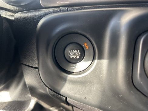 Used 2018 Jeep Wrangler Unlimited Sahara image 26