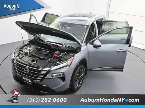 Used 2024 Nissan Rogue Platinum w/ Platinum Premium Package AWD/4WD image 36