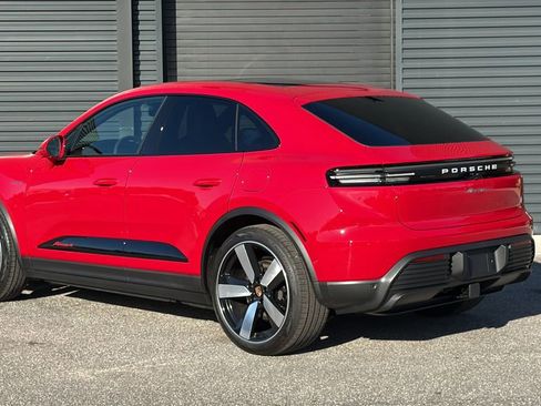 New 2026 Porsche Macan 4 Electric image 3