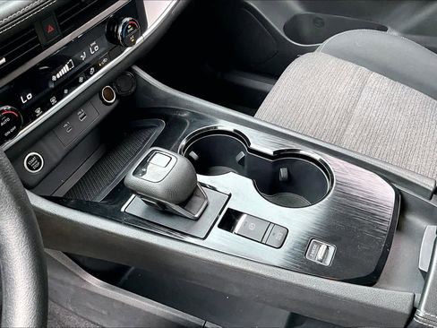 Used 2023 Nissan Rogue SV image 14