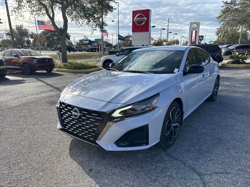 New 2025 Nissan Altima 2.5 SR image 3