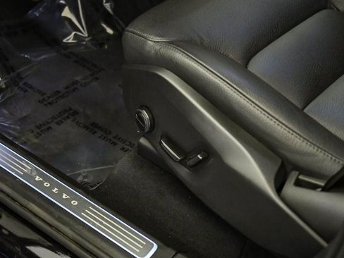 Certified 2025 Volvo XC90 B6 Plus image 25