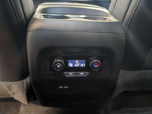 Used 2025 Buick Enclave Preferred image 21