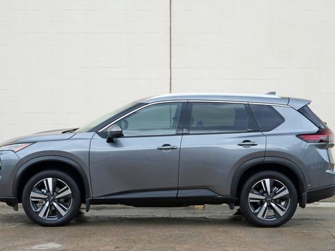 Used 2024 Nissan Rogue SL FWD image 44