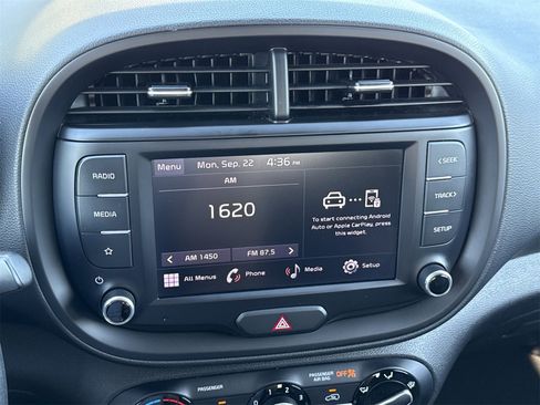 Used 2022 Kia Soul LX image 19