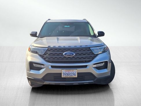 Used 2023 Ford Explorer XLT w/ Equipment Group 202A AWD/4WD image 2